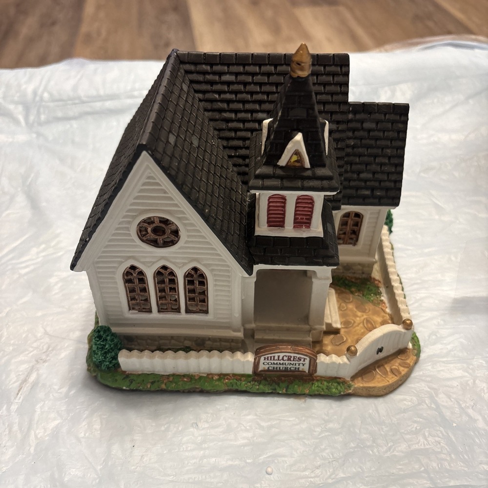 Lemax Hillcrest Community Church 2001 Christmas Village House No Light